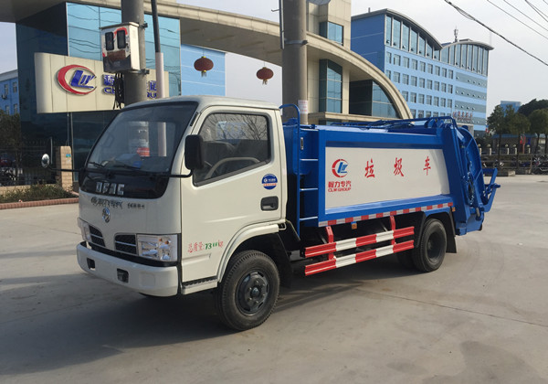 東風(fēng)4方藍(lán)牌地下室壓縮式垃圾車