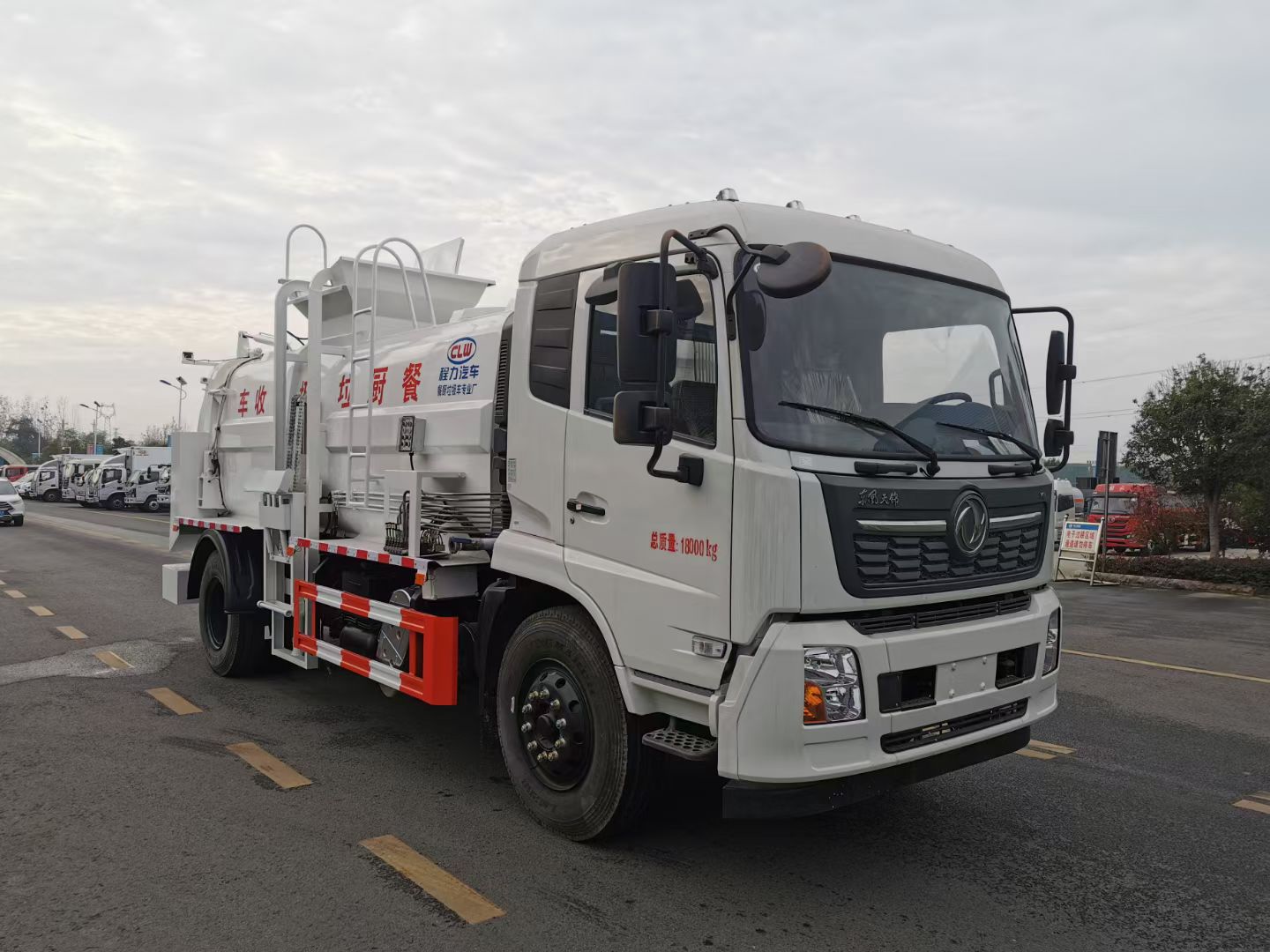 讓餐廚垃圾坐上“專車”餐廚垃圾車減量化無害化資源化