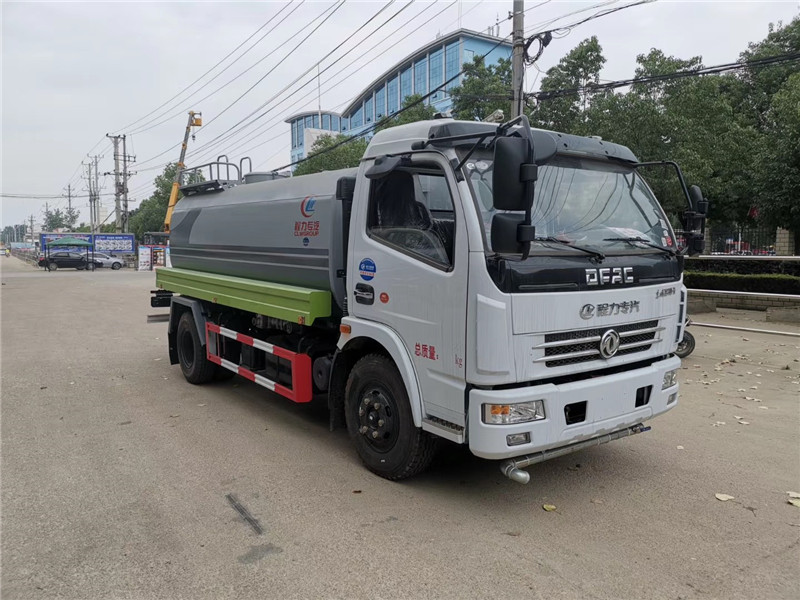 東風(fēng)國六8噸灑水車采用優(yōu)質(zhì)水泵，合理設(shè)計水路管道