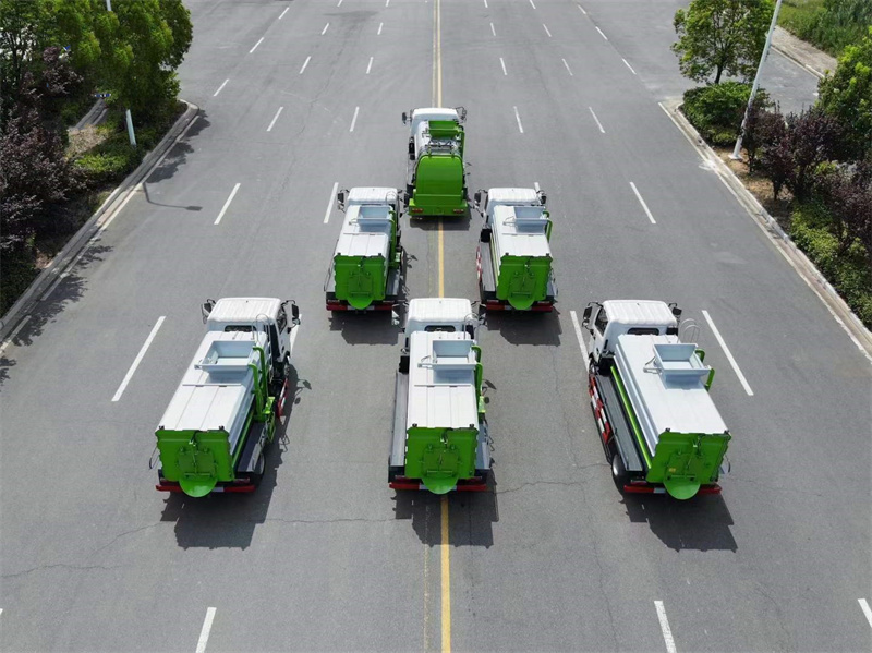 國慶10.1東風(fēng)多利卡餐廚垃圾車批量訂單交付