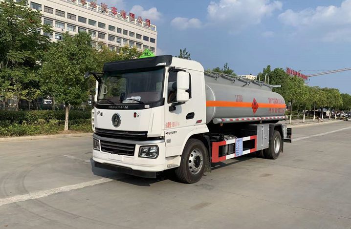 陜汽軒德10噸油罐車  