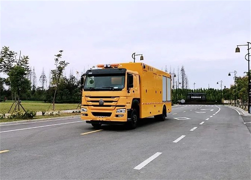 重汽豪沃4000方大流量排水搶險(xiǎn)車