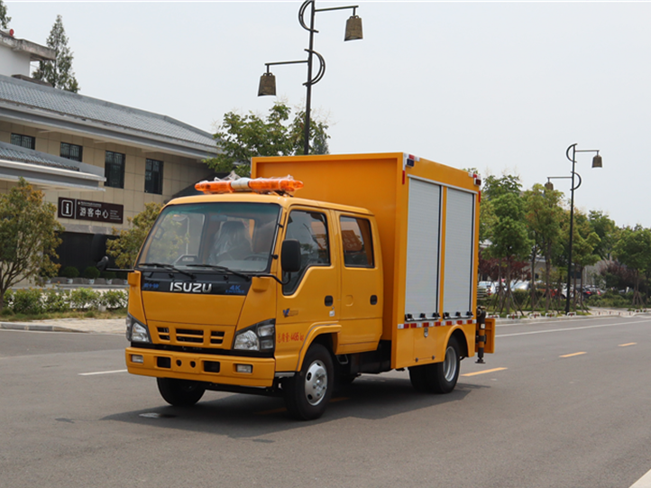 1200立方工程救險(xiǎn)車(慶鈴五十鈴-帶吊機(jī))