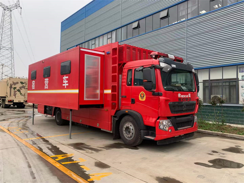 重汽豪沃部隊野外可移動宿營車