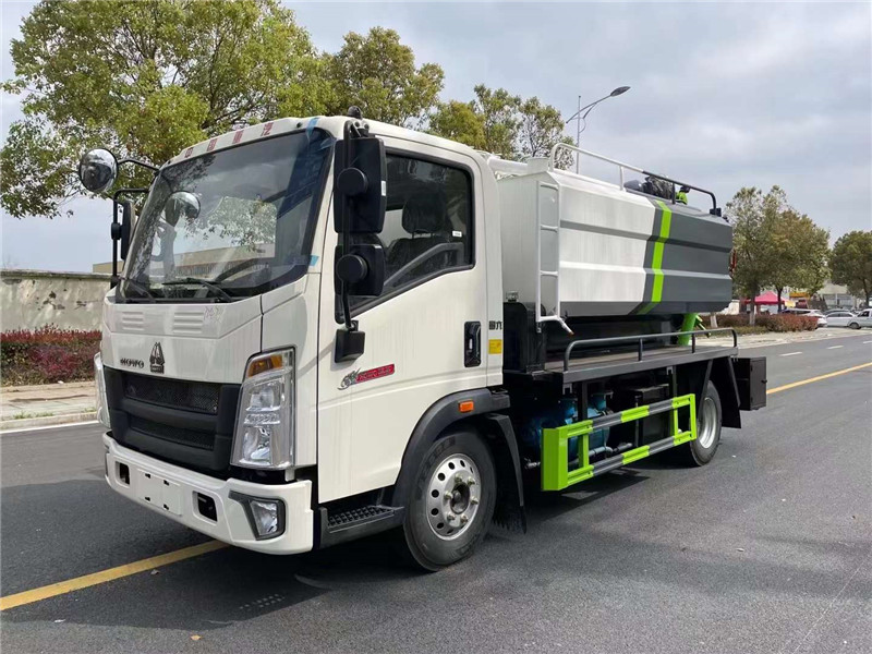 程力小型藍(lán)牌2+4清洗吸污車