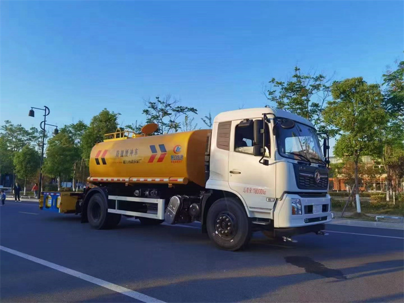 廣東天錦灑水車帶防撞緩沖功能