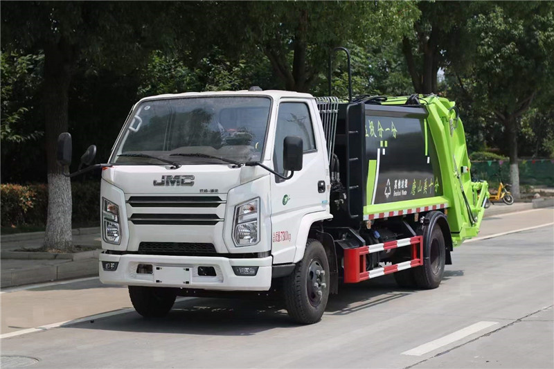 江鈴小型地下室壓縮垃圾車