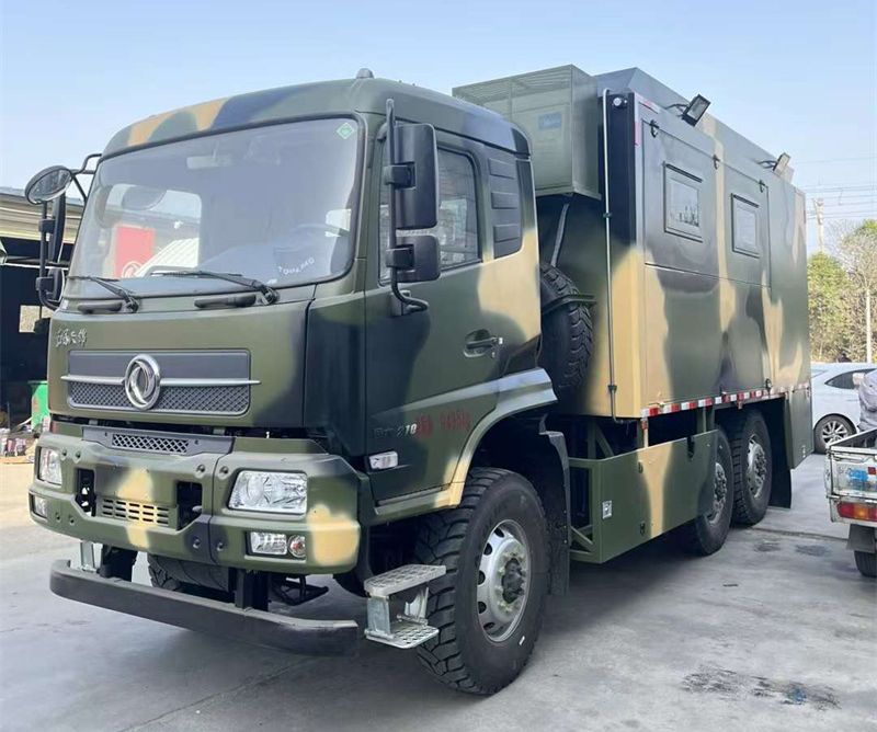 東風(fēng)天錦后雙橋軍用餐廚車